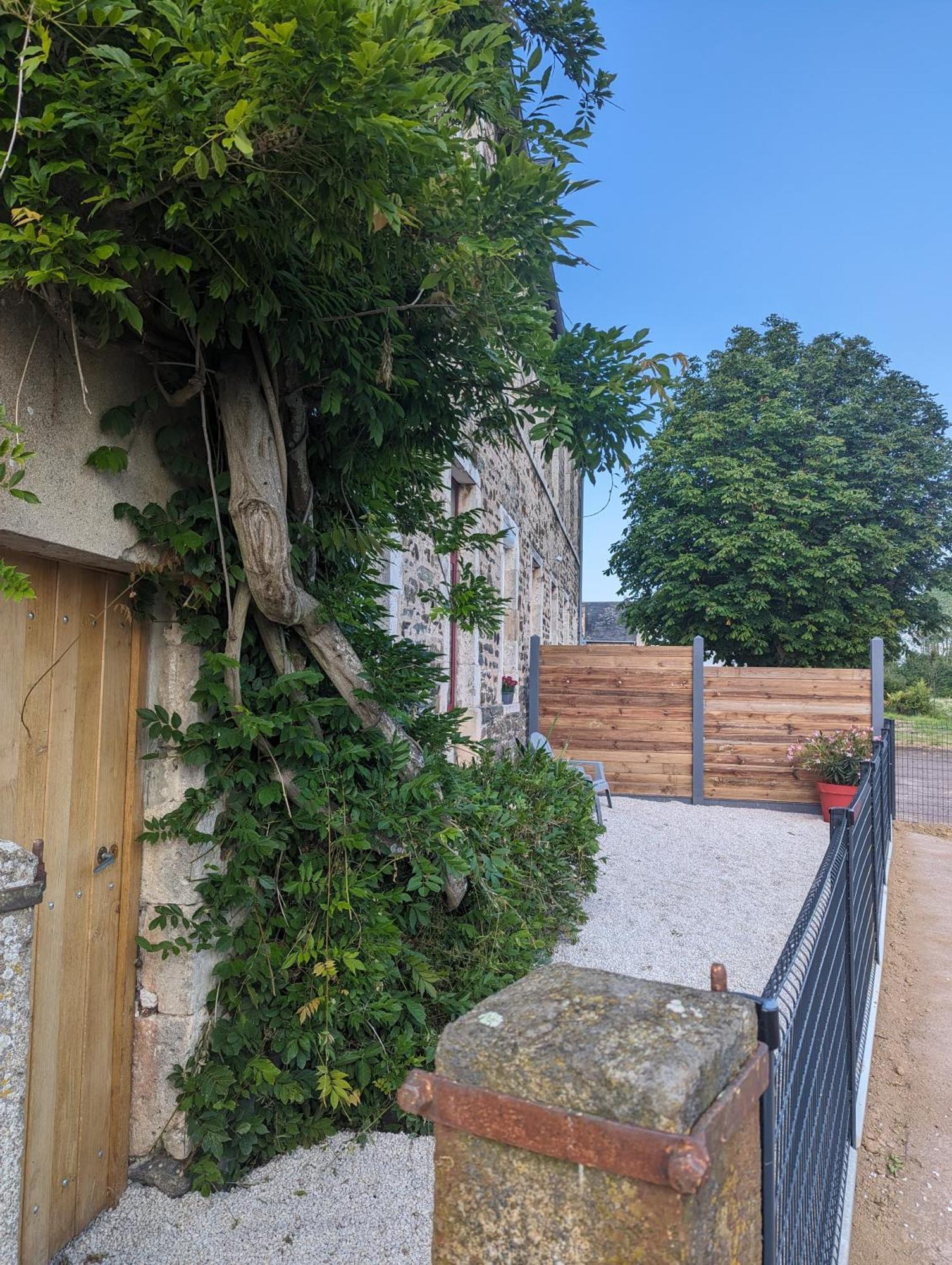 Ferienwohnung Le Vulcain Le Hommet-d'Arthenay Exterior foto